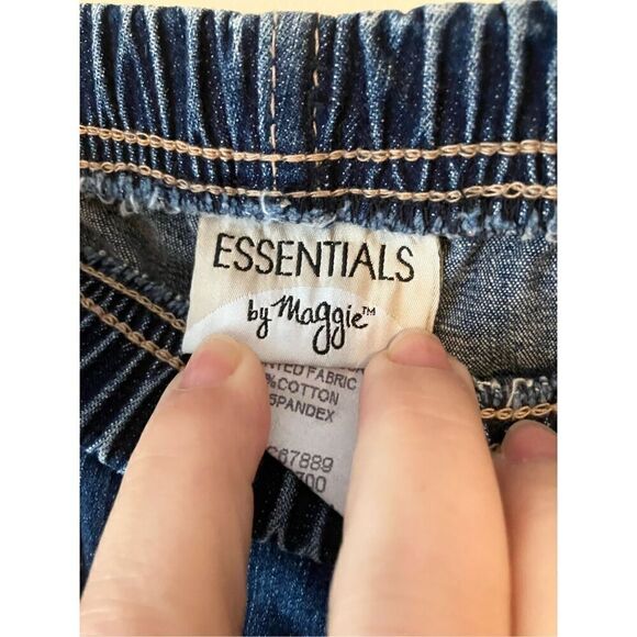 Essentials by Maggie Denim Capris 18/20 - Picture 3 of 9